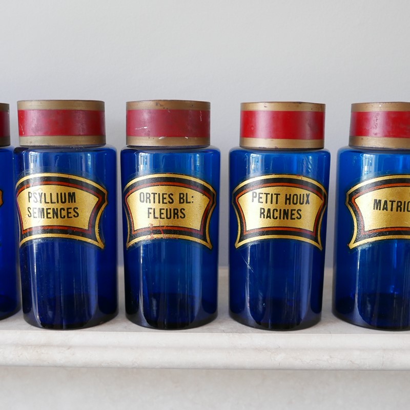 Blue Apothecary Jars (9)-joseph-berry-interiors-img-1936-main-637019797339077701.JPG