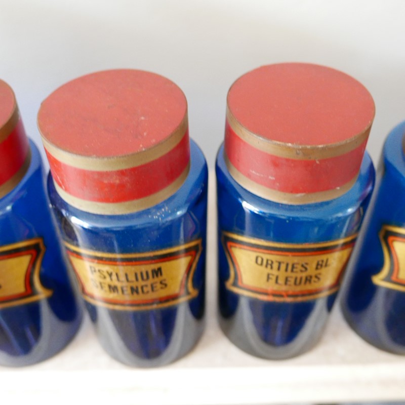 Blue Apothecary Jars (9)-joseph-berry-interiors-img-1938-main-637019797352515369.JPG