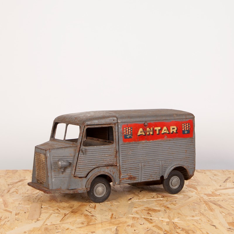 Well Worn Model Citroën HY Antar Advertising Truck-ljw-antiques-0895-1-main-637180812708426593.jpg
