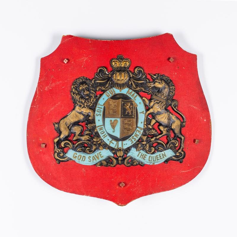 Pressed Card Victorian Royal Coat Of Arms Flag Holder-ljw-antiques-2058-1-main-638354214121165941.jpg