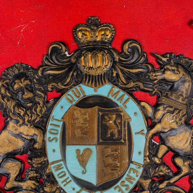 Pressed Card Victorian Royal Coat Of Arms Flag Holder-ljw-antiques-2058-4-main-638354214690705248.jpg