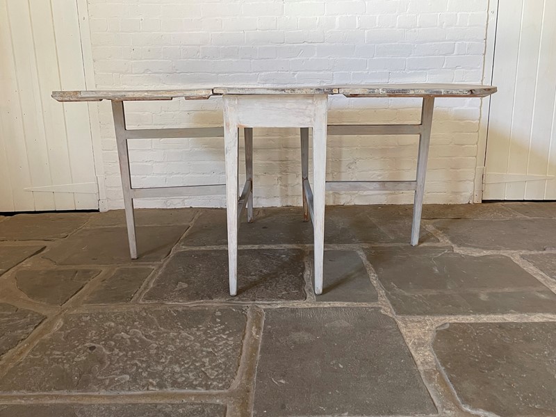 Swedish country farmhouse table -louise-hall-decorative-img-5518-main-638000918034273547.jpeg