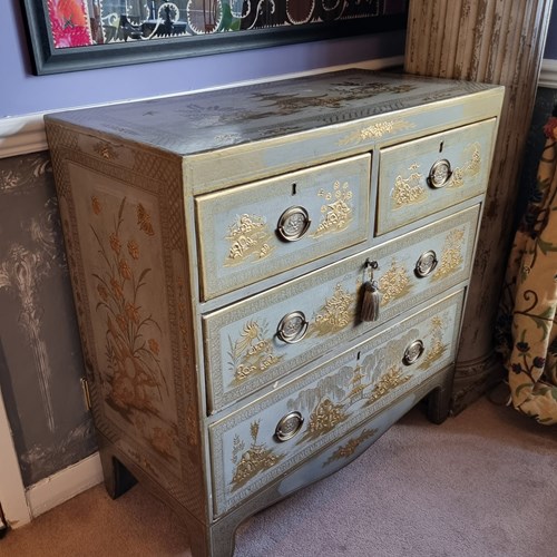19Th Century Painted Chinoiserie Chest In Gilt And Grey