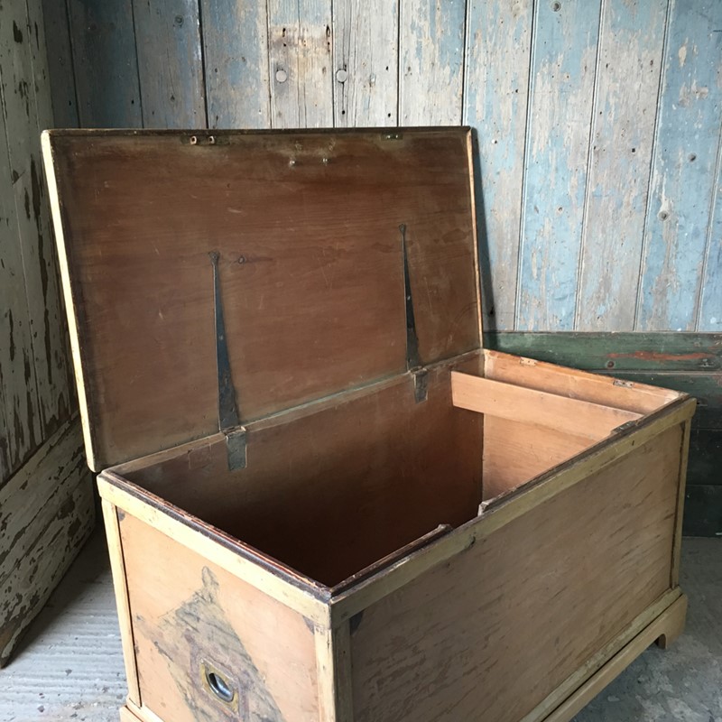 19th C pine blanket box chest-marc-kitchen-smith-ks6999-img-6377-1000px-main-637180757498547568.jpg