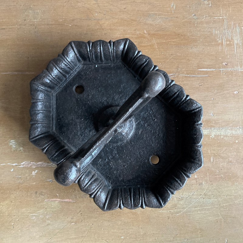 Antique cast iron boot scraper-marc-kitchen-smith-ks7330-img-6404ed-1000px-main-637836255358275541.jpg
