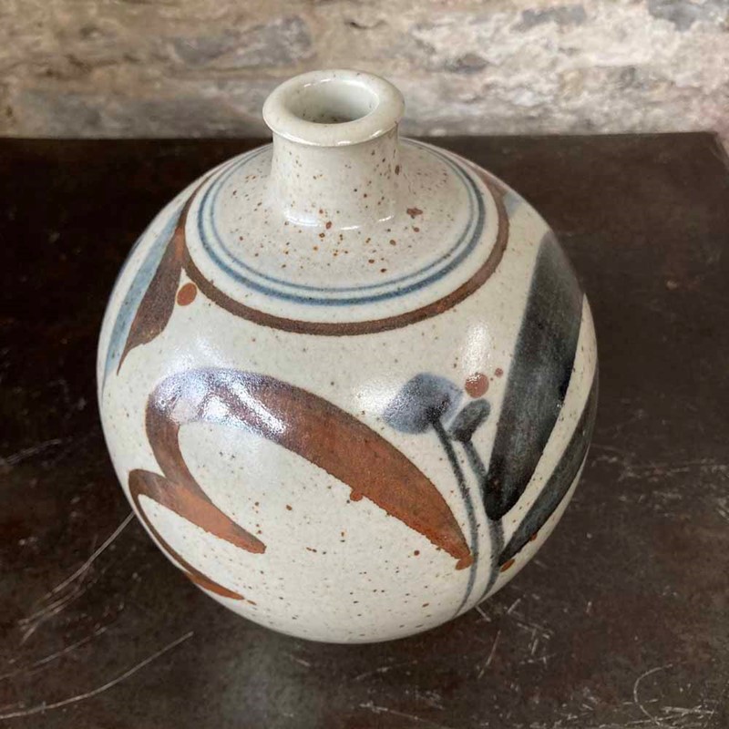 Derek Clarkson studio pottery vase-marc-kitchen-smith-ks7535-img-8674-1000px-main-637907314570542775.jpg