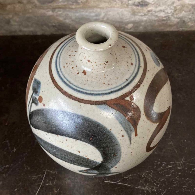 Derek Clarkson studio pottery vase-marc-kitchen-smith-ks7535-img-8689-1000px-main-637907314608355345.jpg