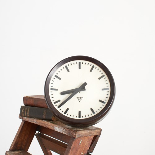 Small Industrial Vintage Round Bakelite Factory Wall Clock By Pragotron – G