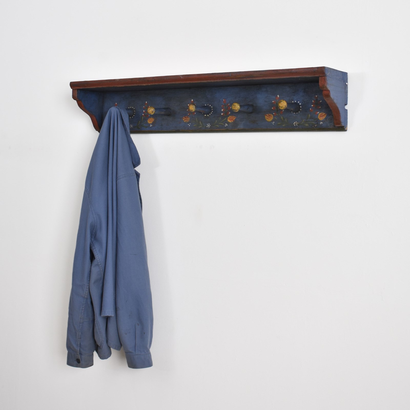 Rustic Painted Peg Coat Hook Rack With Shelf- A