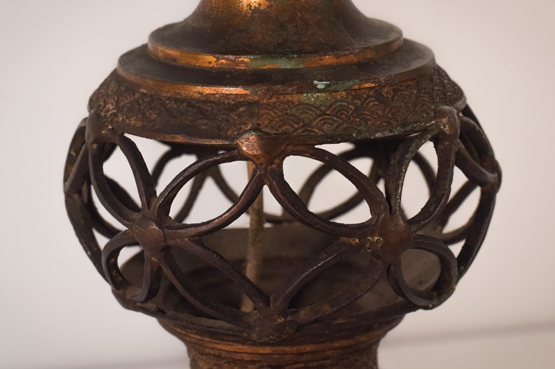 Oriental Style Brass Table Lamp Stand-modern-decorative-746-brass-stand-lamp--4-main-637471877575232921.jpg