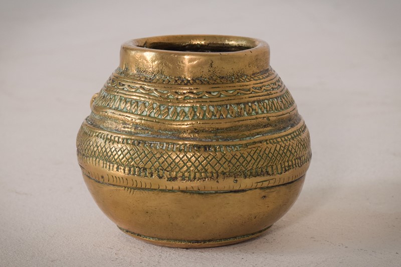 African Brass Pot-modern-decorative-821-51-african-brass-pot-4-main-637690327207835342.jpg