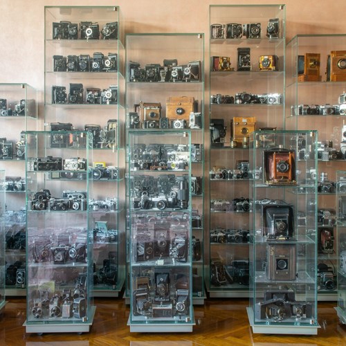 Exceptionally Rare Private Collection - 405 Vintage Cameras