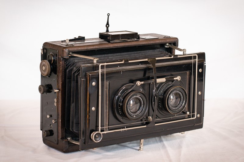 Rare Private Collection of 405 Vintage Cameras-modern-decorative-cameras-lot-154-main-637913178320153889.jpg