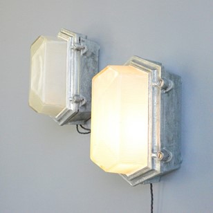 Industrial Bulkhead Lights By Maxlu...