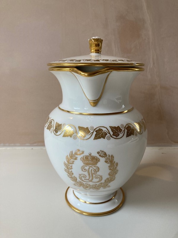 19Th Century French Sevres Porcelain Coffee Pot-paroy-18f7dc01-e8bf-4c04-9bc2-035240a8b55d-main-637607168829285671.jpeg