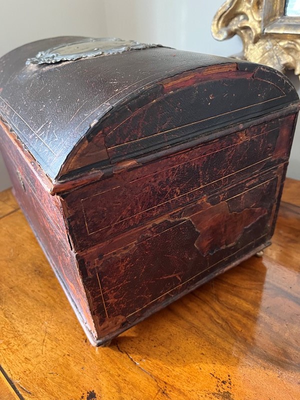 19th century French small leather trunk chest-paroy-70e2f412-bbbd-4721-8f7f-2e66c1e1791d-main-638042724491623722.jpeg