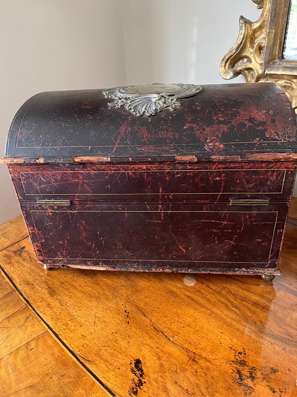 19th century French small leather trunk chest-paroy-c078a180-7bf2-41f6-bb0c-0848ee5f1bae-main-638042724583653198.jpeg