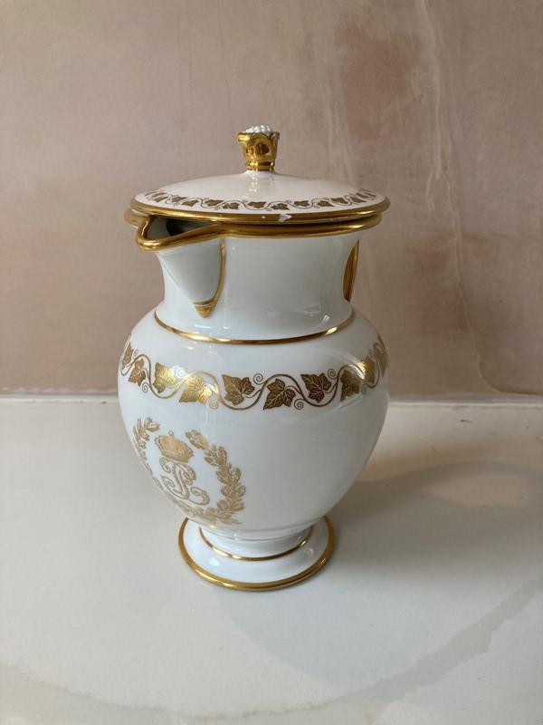 19th century French Sevres porcelain coffee pot-paroy-c4849c98-2abd-4383-babf-6ccfa984f4e8-main-637607168904598972.jpeg