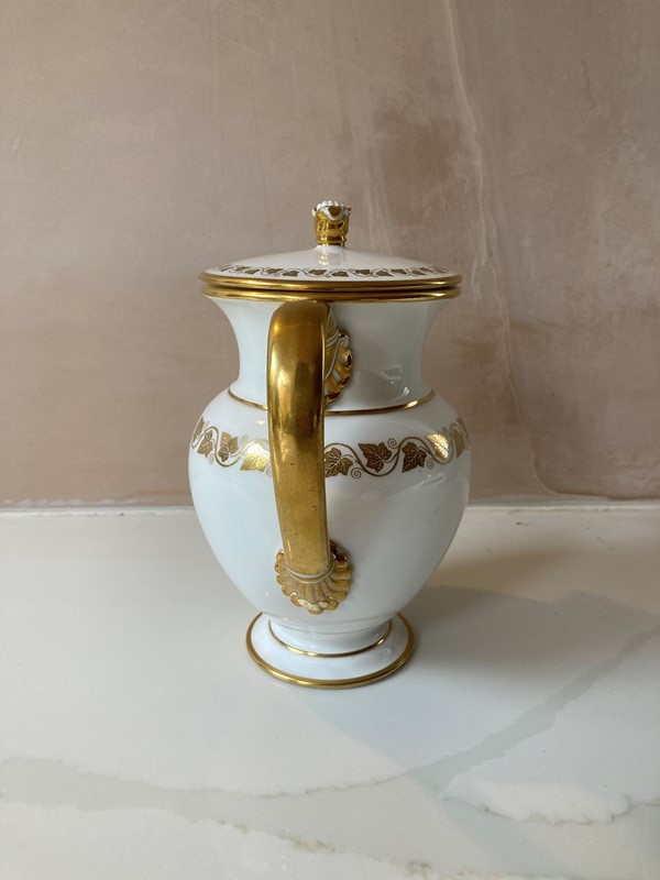 19th century French Sevres porcelain coffee pot-paroy-e14fd25a-1e00-427e-9a55-dad3ce838e6d-main-637607169758032801.jpeg