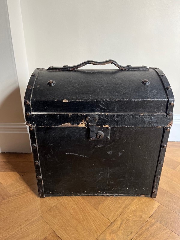 An edwardian canvas and leather small travel trunk-paroy-img-0523-main-638041319344732302.jpg