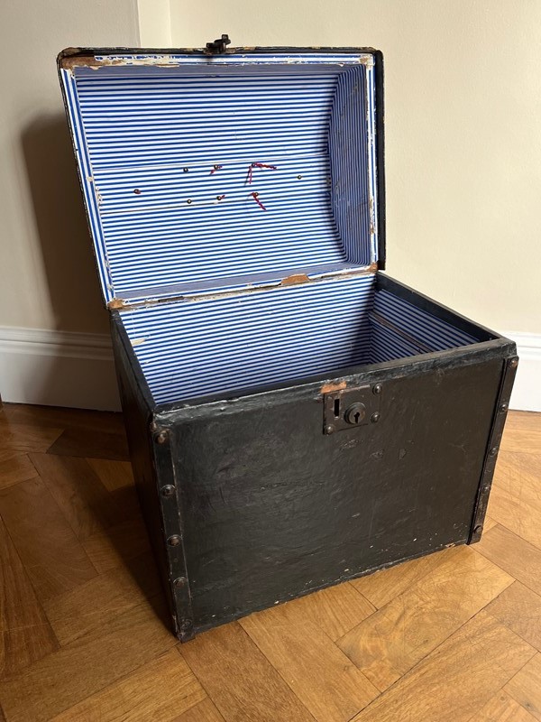 An edwardian canvas and leather small travel trunk-paroy-img-0531-main-638041320032213044.jpg