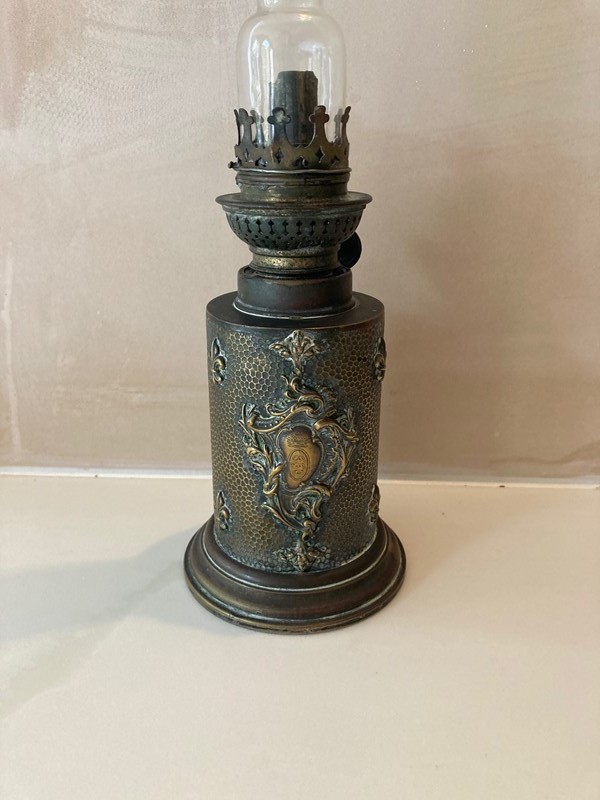 19th century French oil lamp with original chimney-paroy-img-9581-main-637570973012577725.jpg