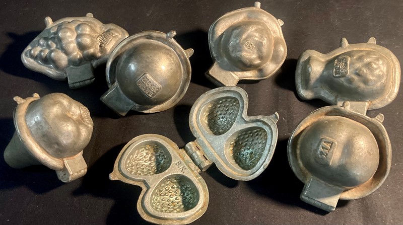 A set of 7 pewter antique ice cream moulds -pretty-blue-floral-3c79e72f-3504-49db-994f-be9071f746c4-main-637903230023620445.jpeg