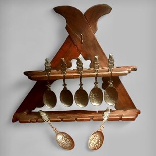 Dutch Hanging Rack With Decorative ...