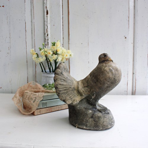 Traditional English Vintage Garden Statue Of A Dove