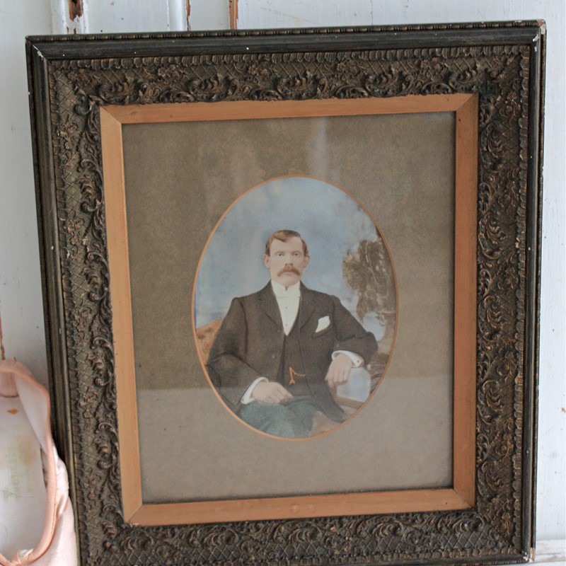 Large Wood And Plaster Photo Frame With Picture-restored-2-b-loved-img-7437-main-638065468204965134.JPG