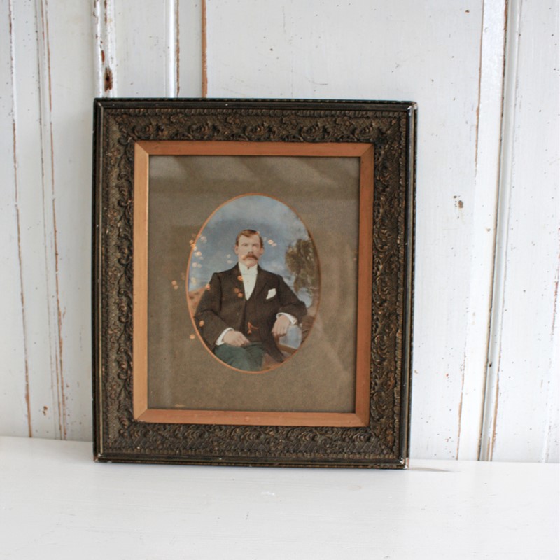 Large Wood And Plaster Photo Frame With Picture-restored-2-b-loved-img-7439-main-638065468469963649.JPG