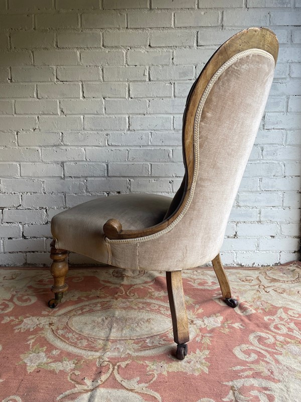 Victorian Button Back Nursing Chair-s-t-decorative-antiques-40f521df-8e8b-4fd8-a557-e2961b209e6a-main-637999884324178382.jpeg