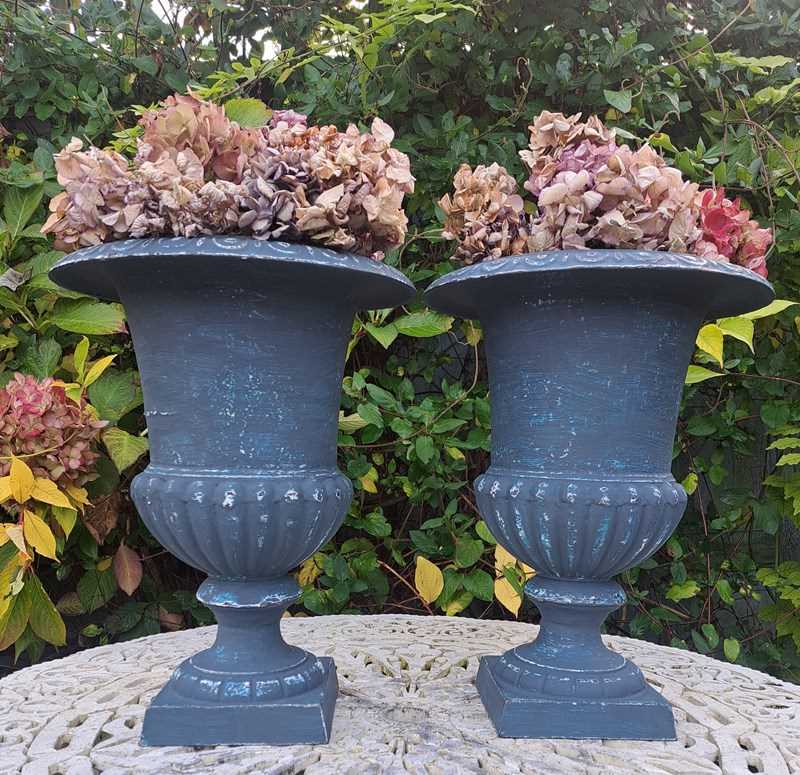 Large Pair Of French Painted Cast Iron Jardinieres-simply-france-20231117-143704-main-638358330109713438.jpg