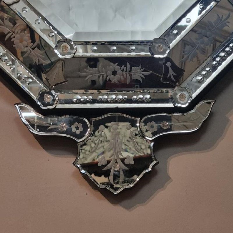 large-venetian-style-cushion-mirror-the-hoarde-vintage