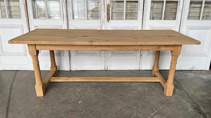 French Bleached Oak Farmhouse Dining Table -sussex-antiques-and-interiors-0057aa91-a34b-49b9-bc47-8c0f1851d44d-main-638182882646167022.jpeg