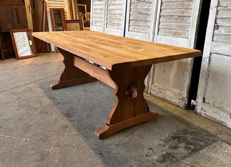 Quality French Deep Oak Farmhouse Dining Table -sussex-antiques-and-interiors-022ae166-d215-46fb-af00-9b5f957e5136-main-638150952585282584.jpeg