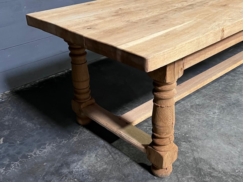 Huge French Bleached Oak Farmhouse Dining Table -sussex-antiques-and-interiors-02df94bf-9ae4-4d52-ba6f-b2ce3450dc6a-main-637995452719409436.jpeg