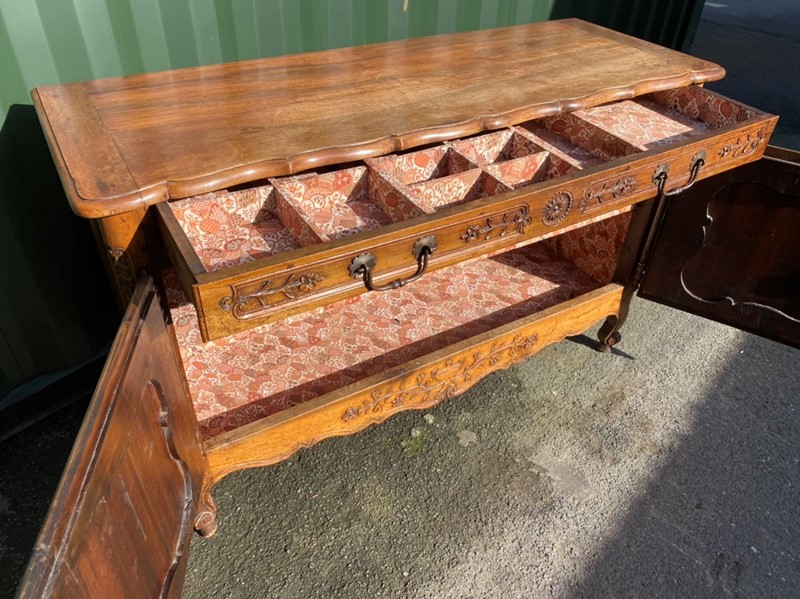 18th Century French Walnut Cupboard Buffet-sussex-antiques-and-interiors-049e95aa-2d7f-4df4-be72-28ccf8b654f0-main-638023016757634314.jpeg