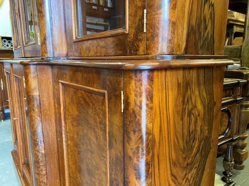 Burr Walnut Breakfront Library Bookcase-sussex-antiques-and-interiors-05e06c30-3877-494d-b4f5-9b47a7776b51-main-637922051532854964.jpeg