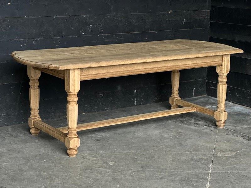 Deeper French Bleached Oak Farmhouse Dining Table -sussex-antiques-and-interiors-1315a42b-c590-4532-927c-02c170e1e4b6-main-638285784318471060.jpeg