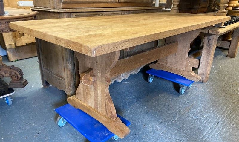 Quality French Deep Oak Farmhouse Dining Table -sussex-antiques-and-interiors-1a7b766d-15b7-4492-8642-ef93ccfa72c7-main-638153727305903745.jpeg
