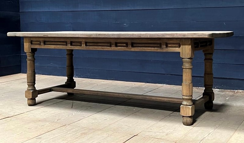 French Bleached Oak Farmhouse Dining Table -sussex-antiques-and-interiors-1cfd2e3d-8ac7-470e-bdf7-7a838d7e0000-main-637964443743415632.jpeg