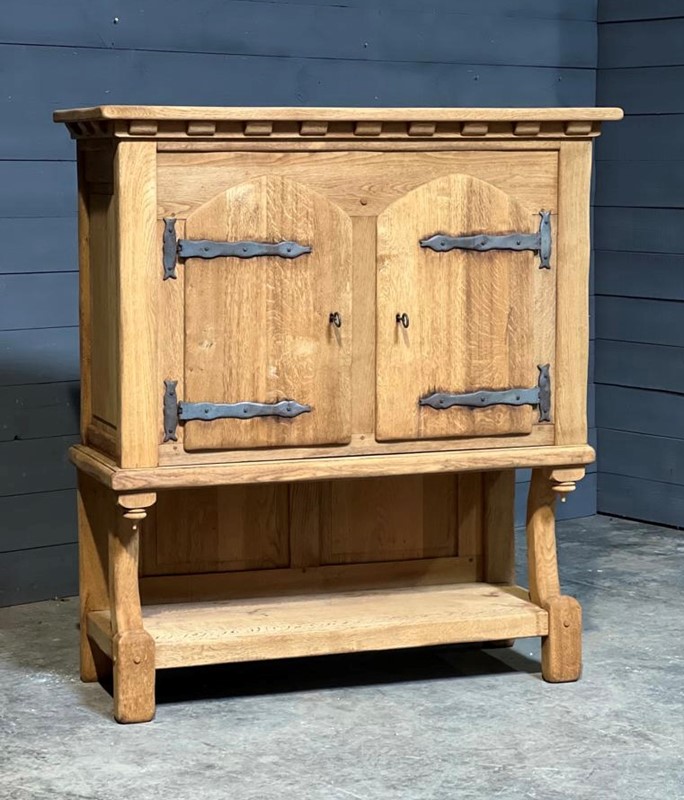 French Gothic Bleached Oak Cupboard -sussex-antiques-and-interiors-22303b21-6a6b-4b13-ac43-566e56c756f4-main-637977245844654147.jpeg