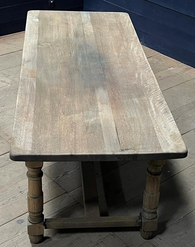 French Bleached Oak Farmhouse Dining Table -sussex-antiques-and-interiors-258ab1b8-aec7-40e4-a34b-ff8aaec49eb9-main-637964443755915262.jpeg