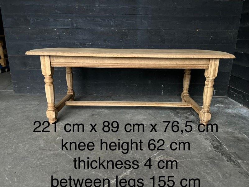 Deeper French Bleached Oak Farmhouse Dining Table -sussex-antiques-and-interiors-2cc6acad-3b4a-4d9c-b46b-d06433d1b772-main-638285784366595642.jpeg