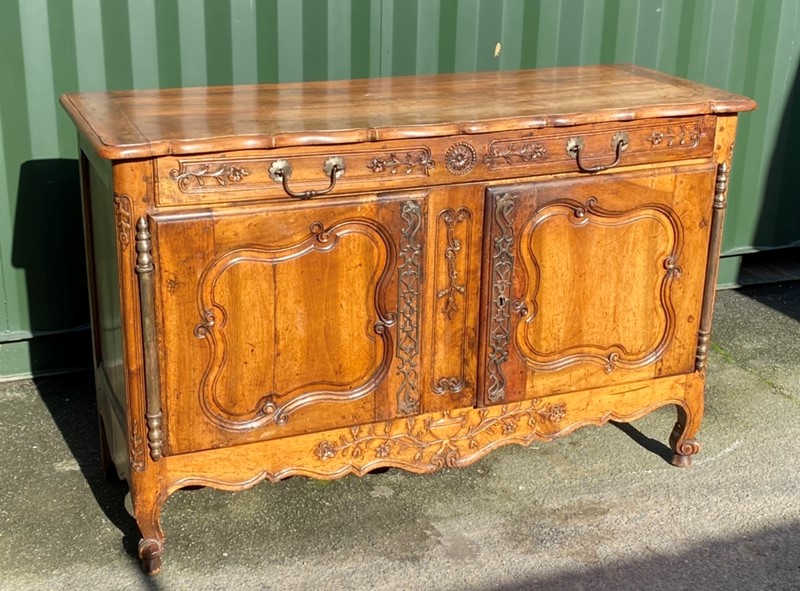 18th Century French Walnut Cupboard Buffet-sussex-antiques-and-interiors-2ccdee4a-a4e5-4352-96b5-af6a6136681a-main-638023016879275468.jpeg