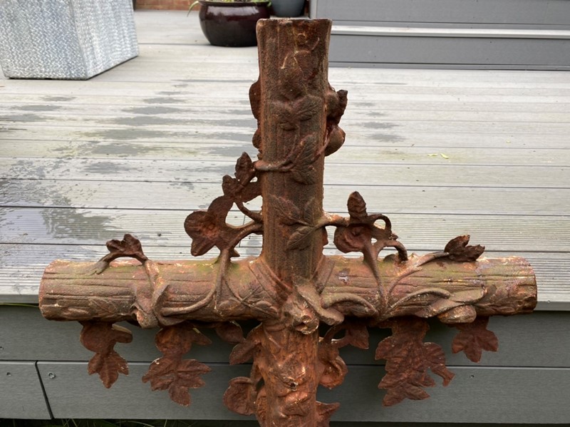 French Cast Iron Cross - Garden Ornament -sussex-antiques-and-interiors-3bb1e376-e52a-45c1-85bb-0fe3a314f134-main-637723070995237672.jpeg