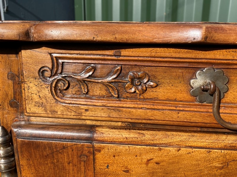 18th Century French Walnut Cupboard Buffet-sussex-antiques-and-interiors-49a008d8-6a02-4887-b6ca-066cb3ff7486-main-638023016864119085.jpeg