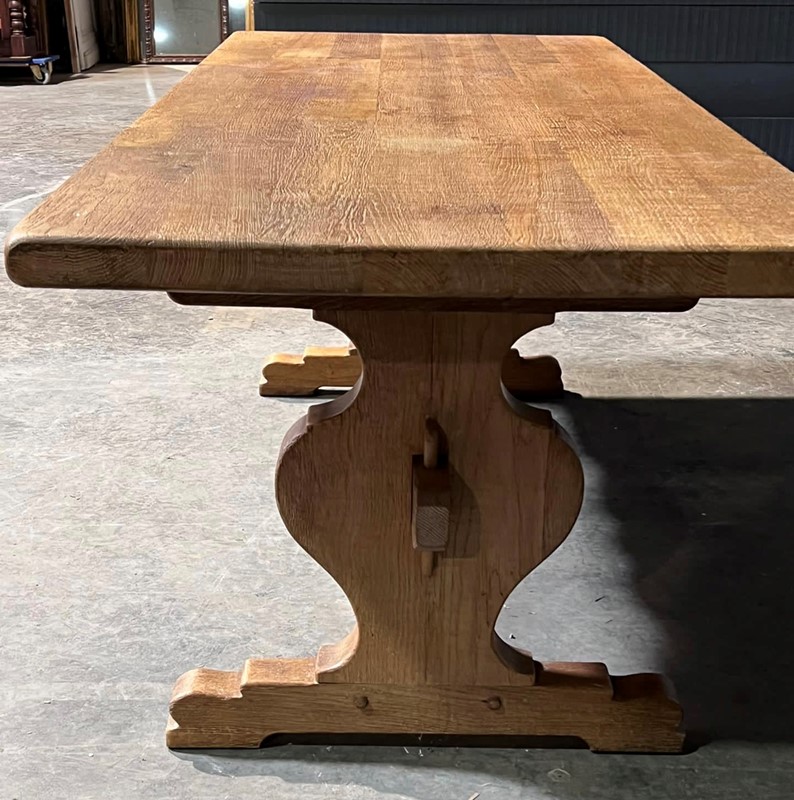 French Oak Refectory Farmhouse Dining Table -sussex-antiques-and-interiors-50af0b4f-3635-4c3b-a127-1eee0b494996-main-637980802044577001.jpeg