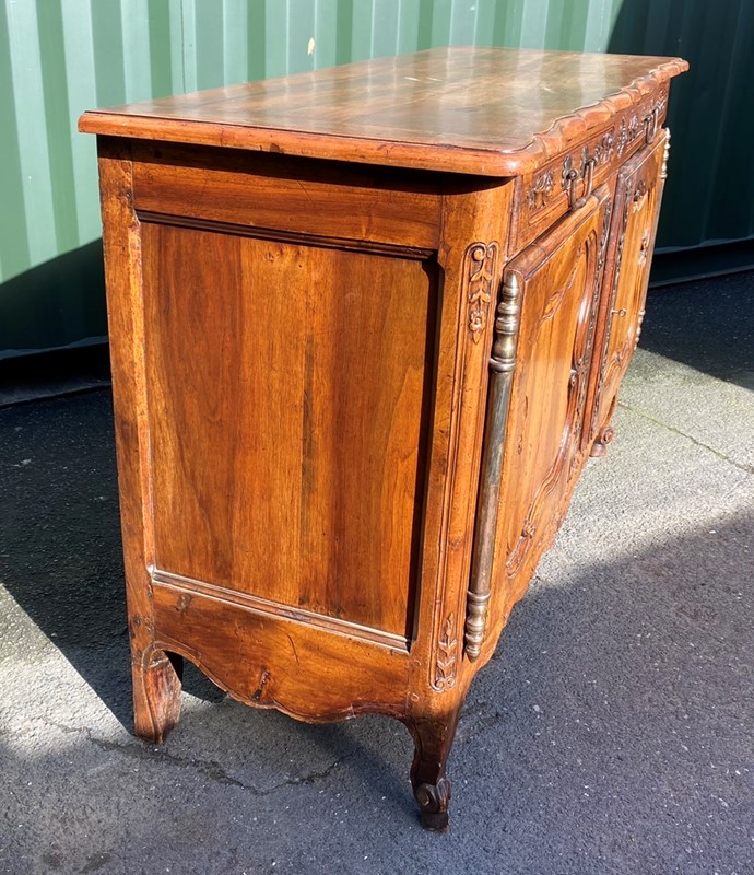 18th Century French Walnut Cupboard Buffet-sussex-antiques-and-interiors-51453e9c-1521-4cd7-a011-596253998f72-main-638023016825525854.jpeg